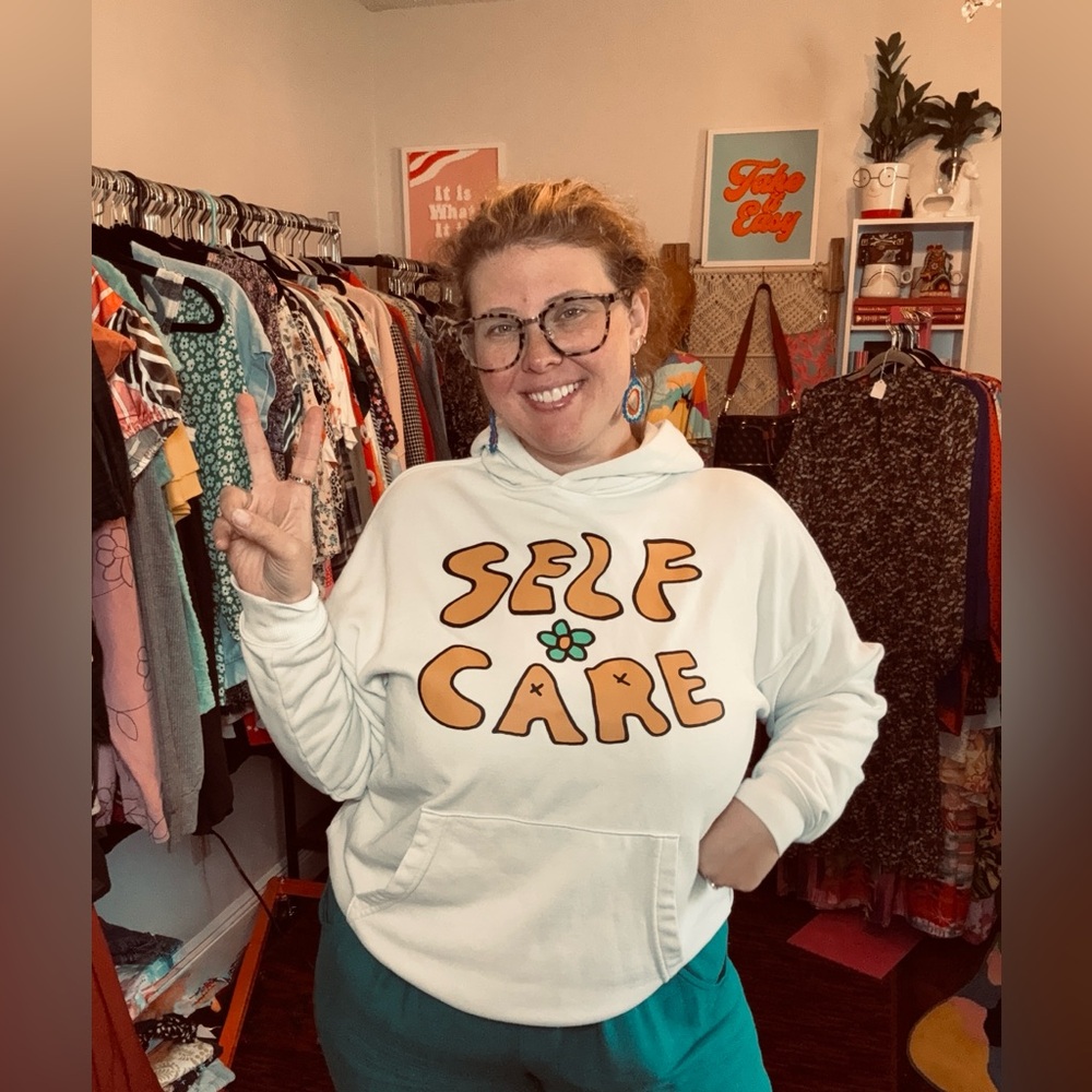 Meet your Posher, Rena - Picture 2 of 2